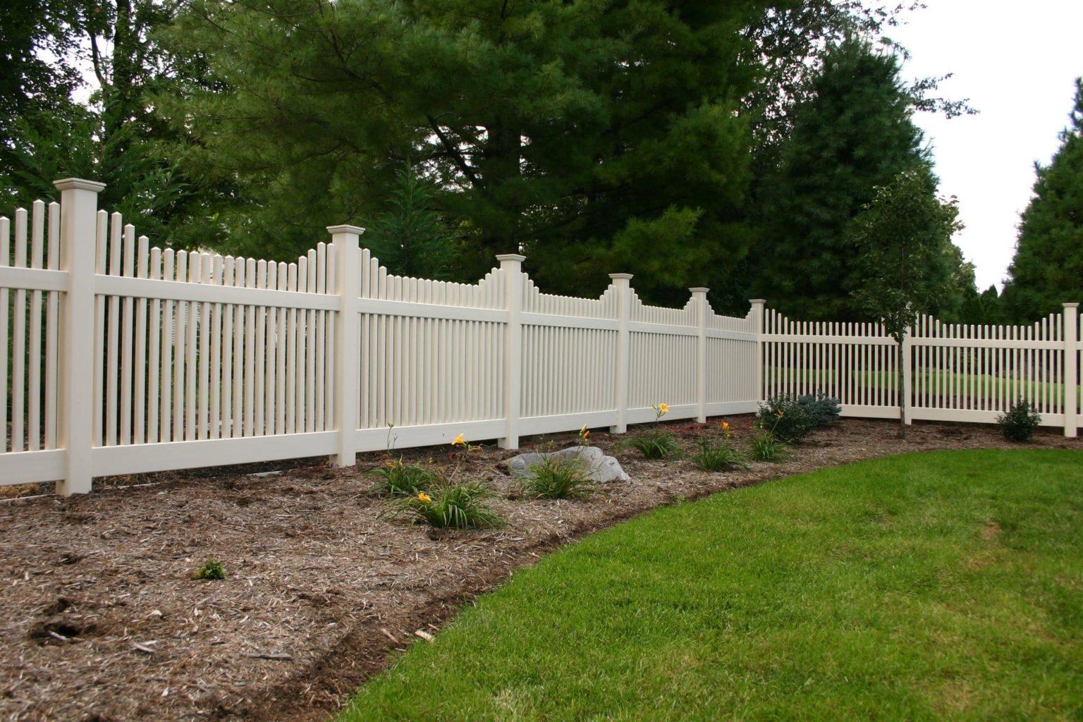 vinyl fence around a backyard